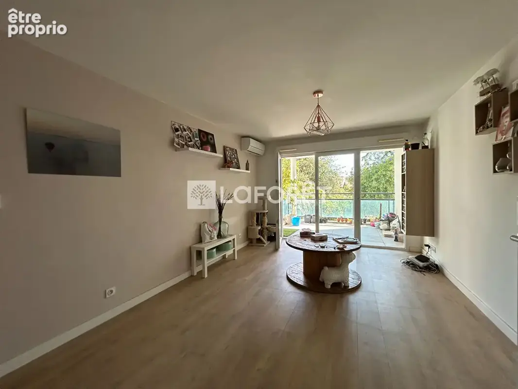 Photo Appartement à Saint-Laurent-Du-Var au prix de 352 000€