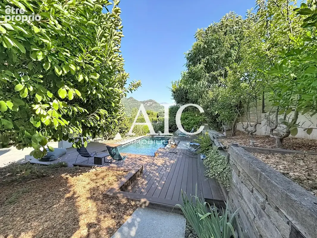 Chalet de caractère avec piscine et vue panoramique sur le Mont-Blanc - photo 27