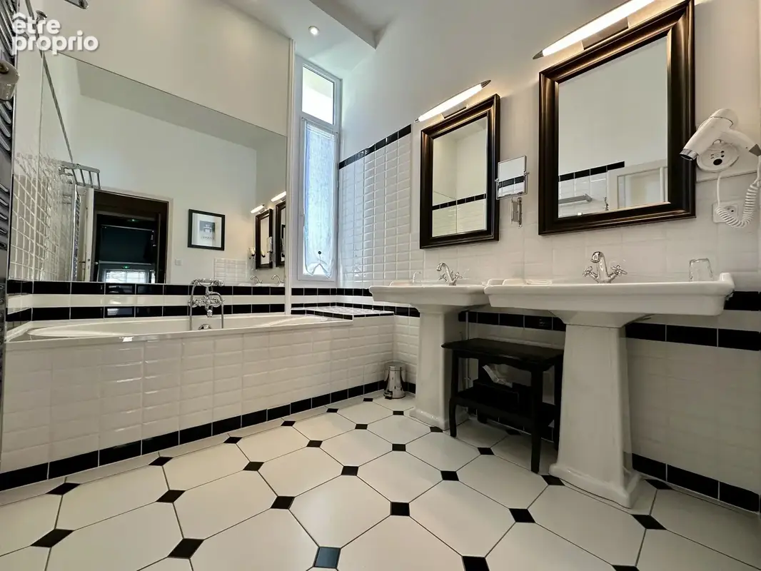Belle maison de ville offrant 11 chambres - photo 11