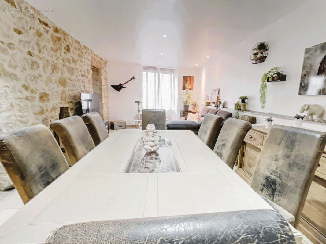 Appartement à JUJURIEUX