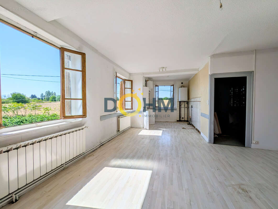 Ancien atelier de tissage a rehabiliter avec un appartement t4 sur un terrain de 497 m2 - photo 3
