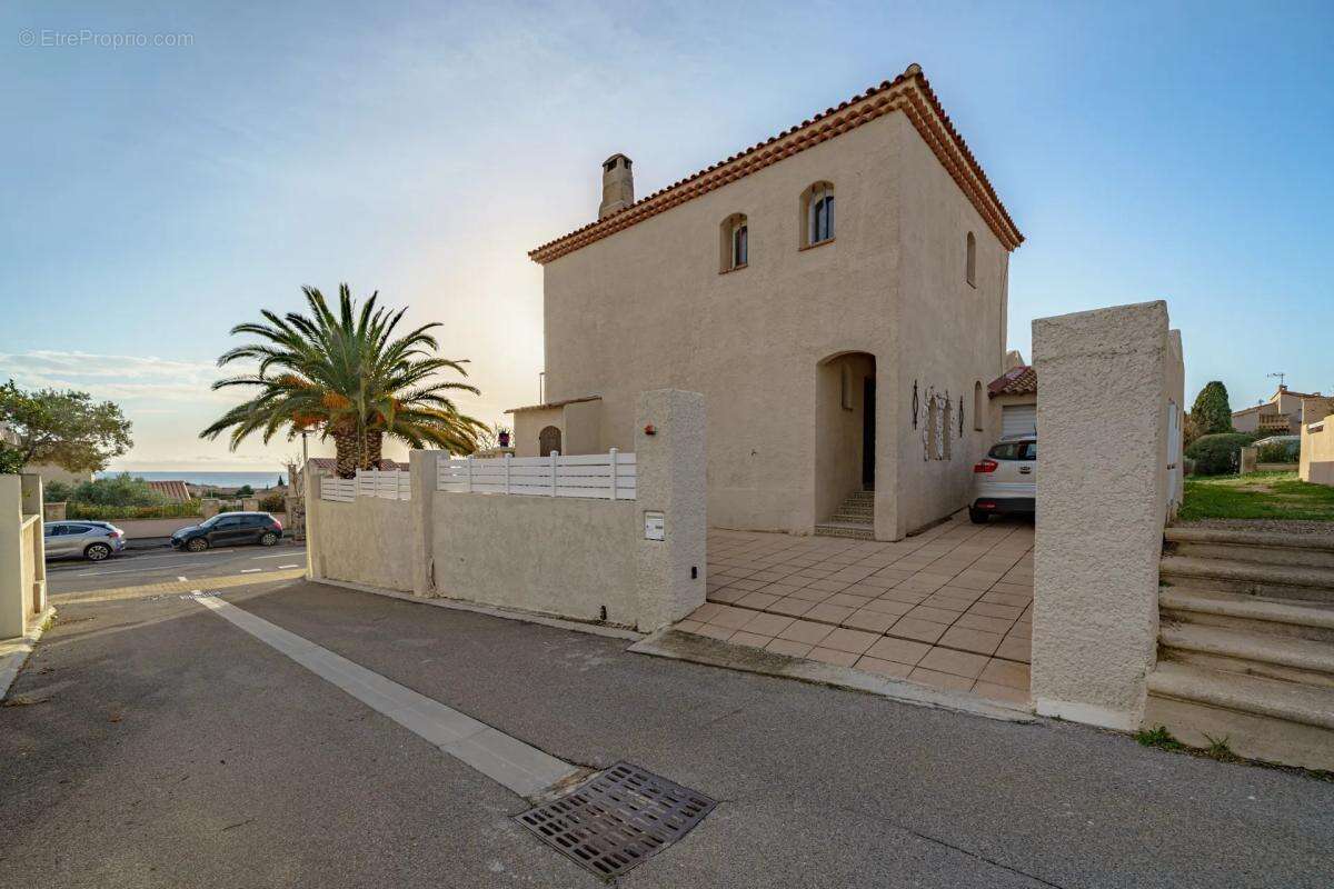 Maison à SAUSSET-LES-PINS