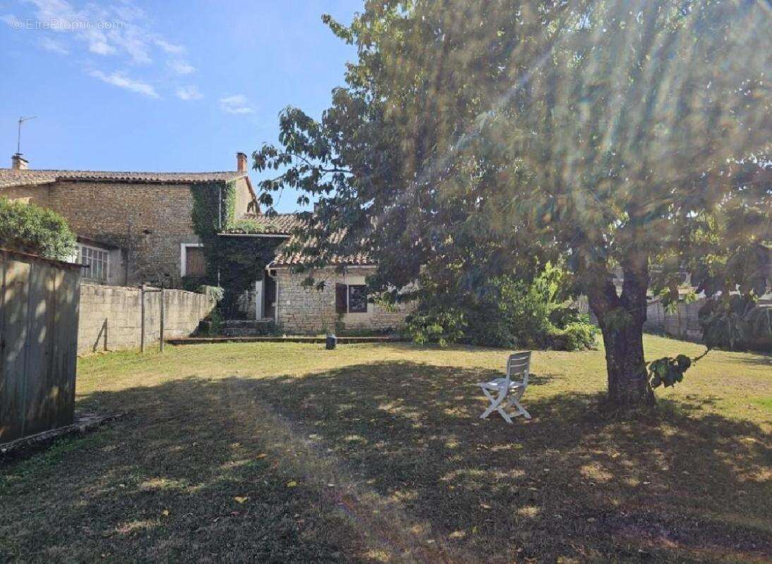 Maison 88 m² à Sauze-Vaussais  - photo 3