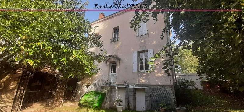 Maison à LA CHARTRE-SUR-LE-LOIR