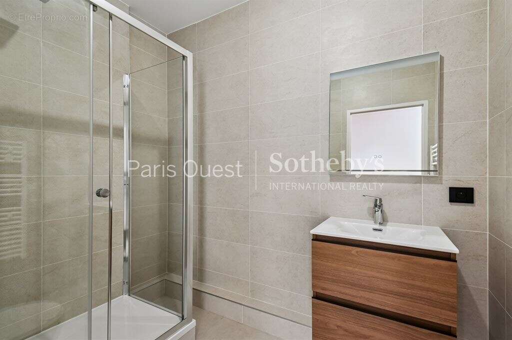 Appartement à NEUILLY-SUR-SEINE