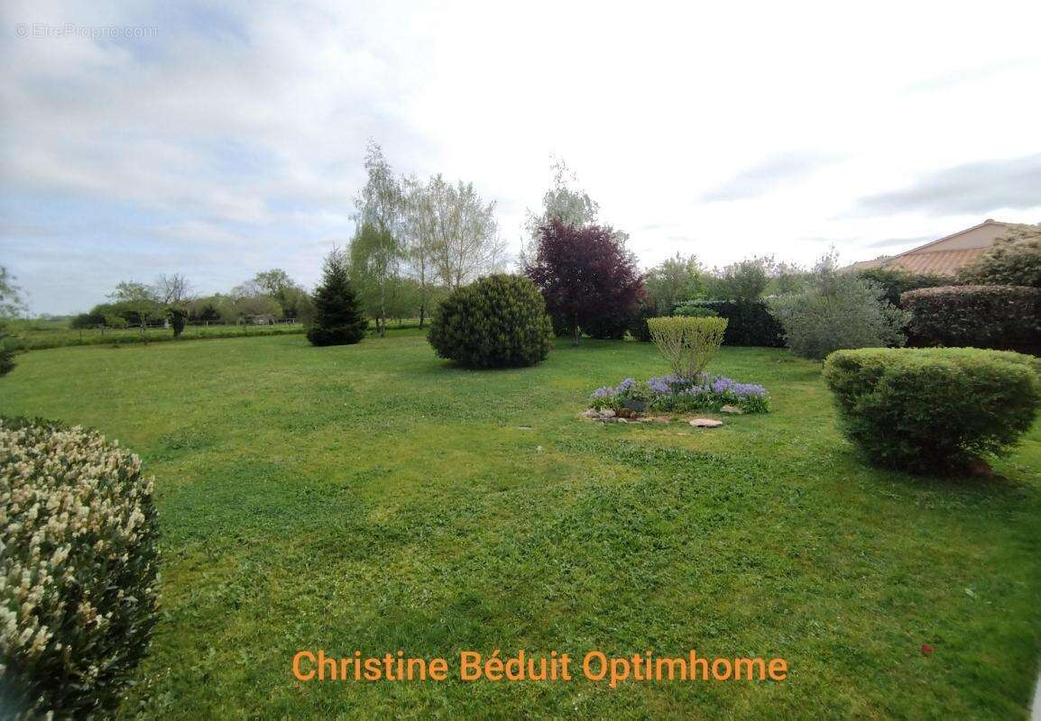 Charente, proche La Rochefoucauld, maison de plain-pied 139 m², garage, carport, terrain 2957m² - photo 6