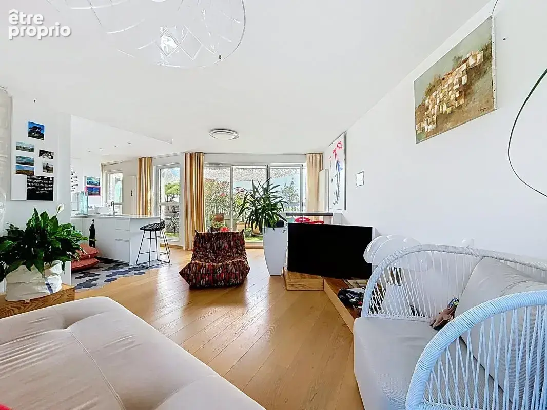 Appartement À Vendre - Dernier étage avec ascenseur privatif, terrasse et vue mer - photo 2