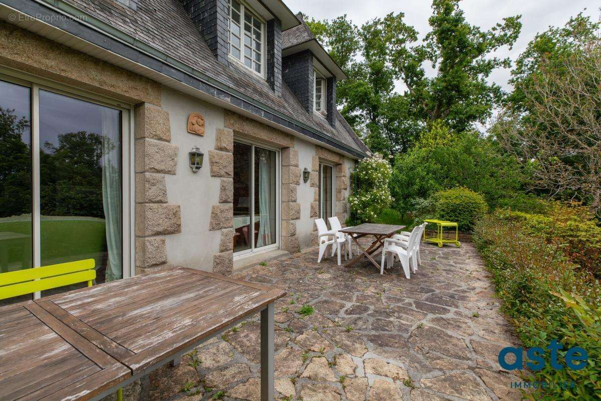 Maison à BOHARS