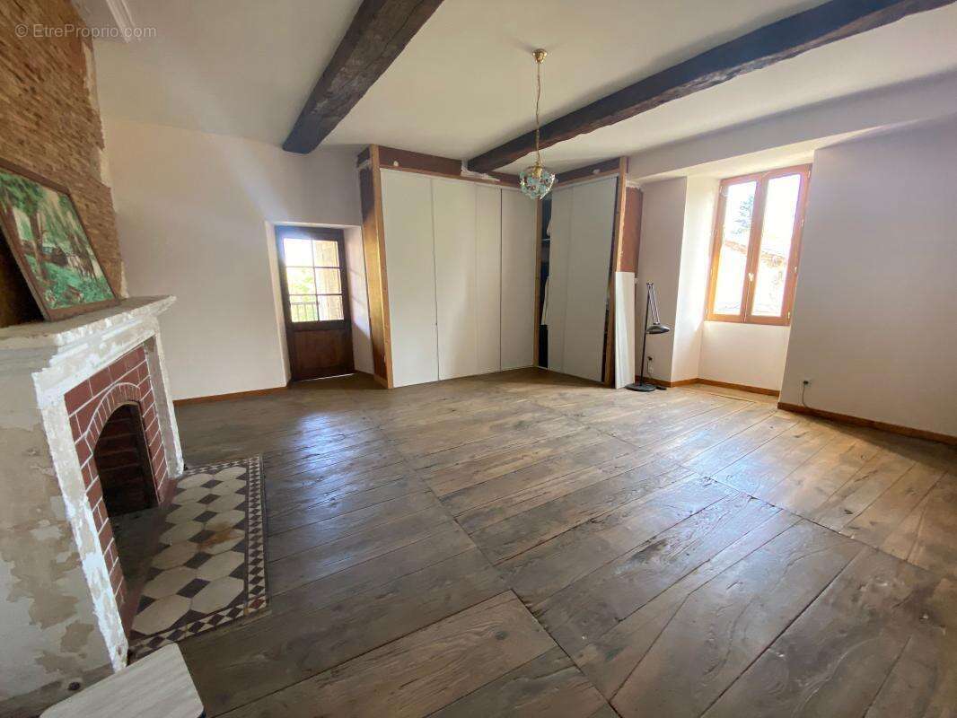 Maison à DOUVILLE