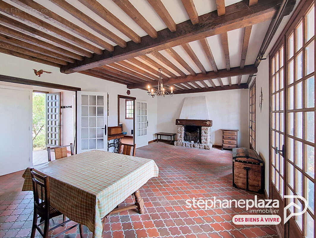 Maison de plain-pied à rénover de 81m², 2 chambres + 1 bureau, 2 garages avec jardin au centre de VILLARS-LES-DOMBES - photo 2