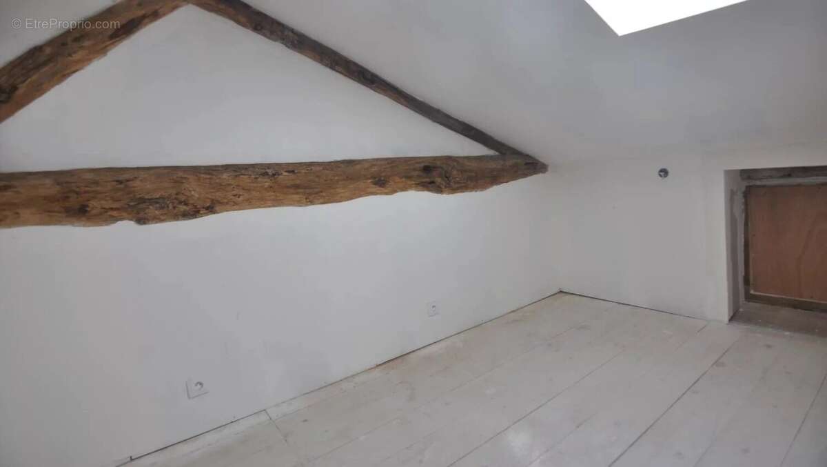 Maison à VILLEBOIS-LAVALETTE