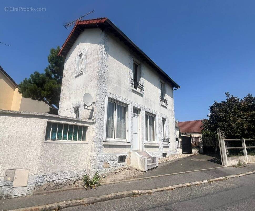 Maison à LA FRETTE-SUR-SEINE