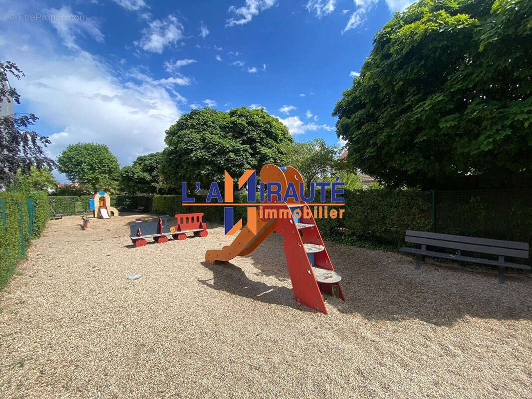 Appartement à HOUILLES