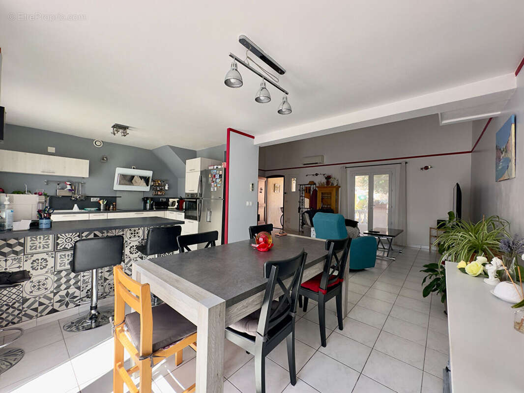 Maison familiale de 114 m² avec piscine, 4 chambres, centre-ville la crau - photo 7