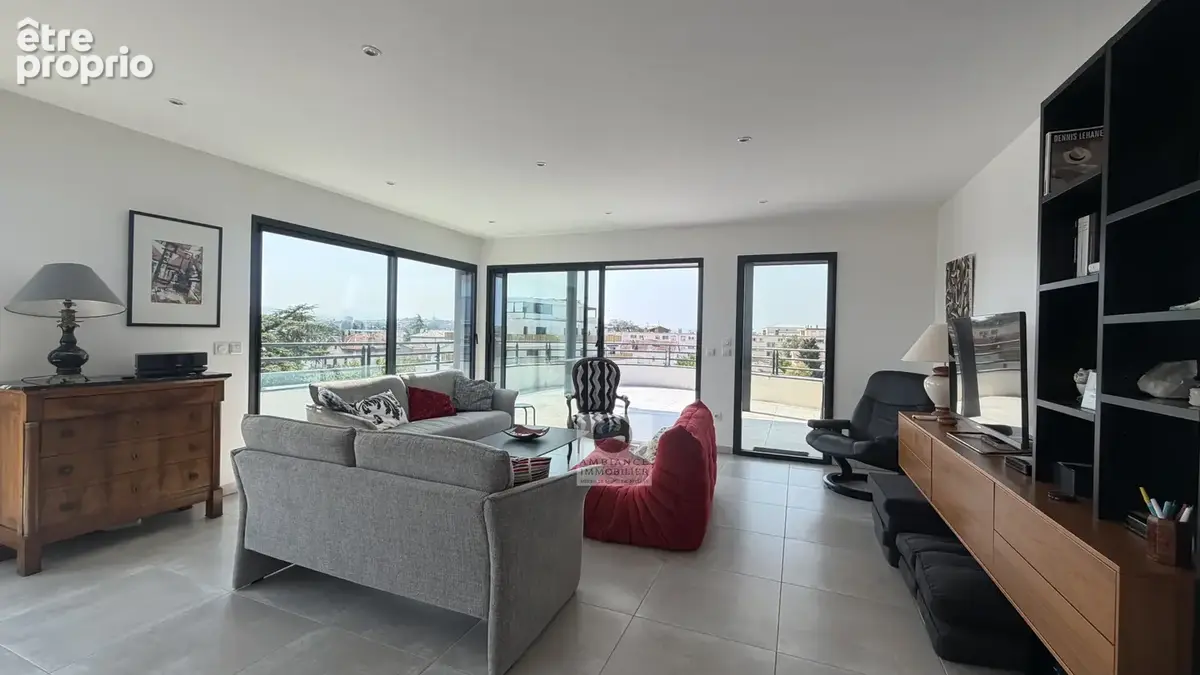 Appartement au dernier étage, entre lumière et terrasse - photo 4