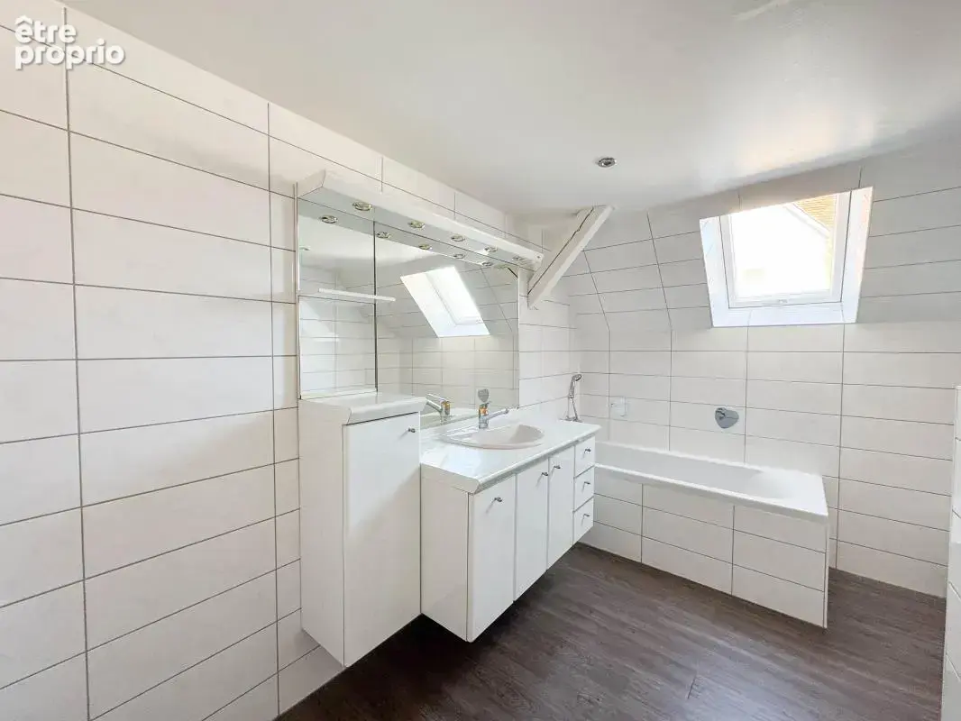 Maison mitoyenne en triplex de 170 m² avec jardin et garage au coeur de Lingolsheim - photo 8