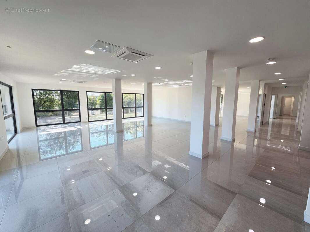 Commerce à LA CHAPELLE-DES-FOUGERETZ