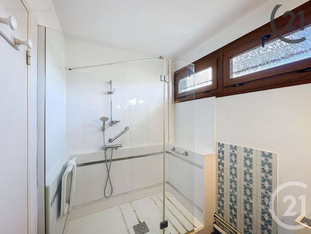 Maison à LA CHAPELLE-SAINT-LUC