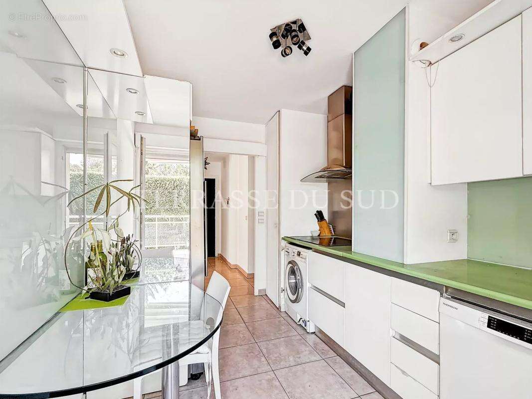Vente Appartement 4 Pièces, 95 m2 avec 390 m2 de Terrasse et Jardin, Garage - Quartier La Plage - Marseille 8 - photo 9