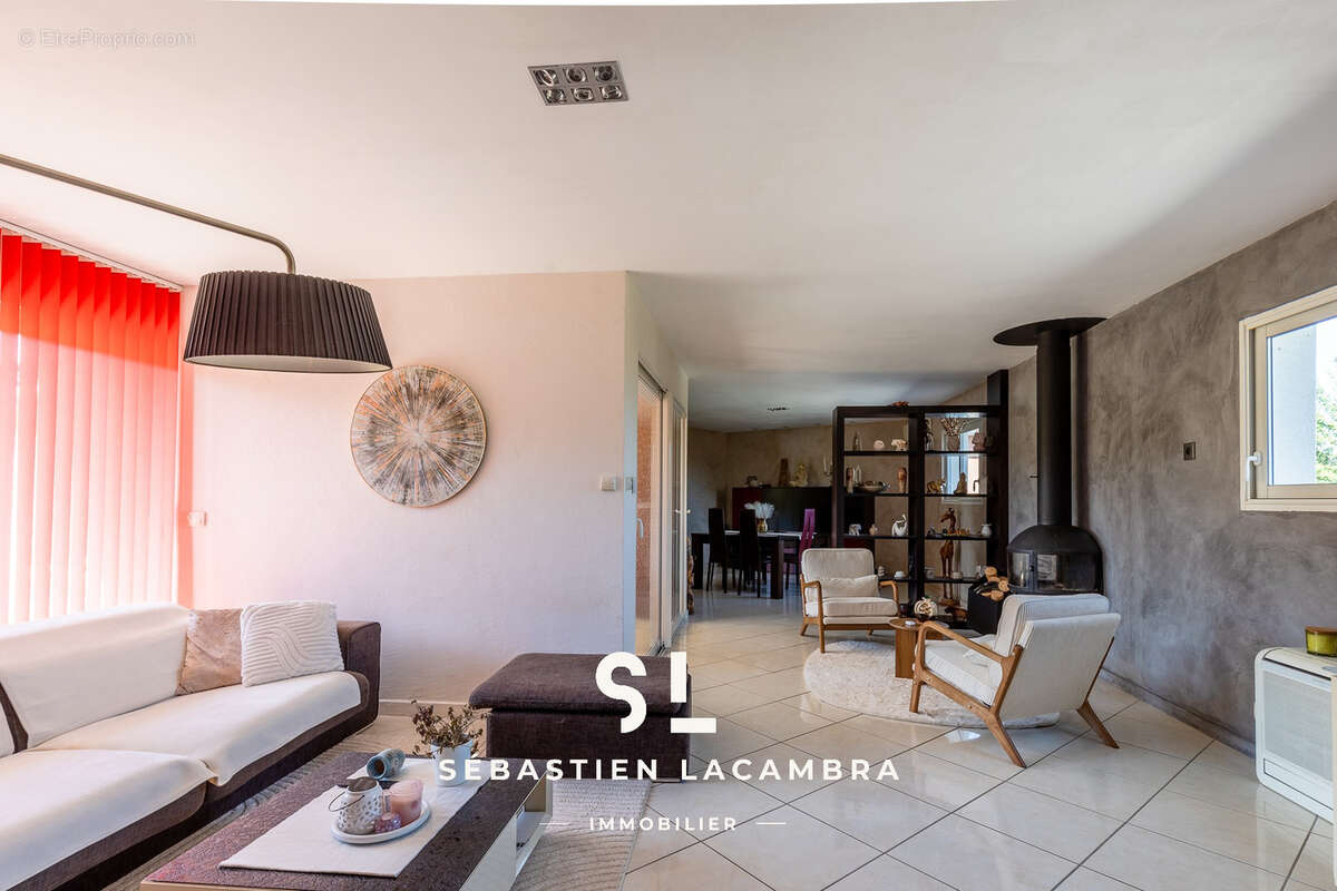 Maison de plain-pied avec piscine, 4 chambres et 3 008 m2 de terrain - photo 7