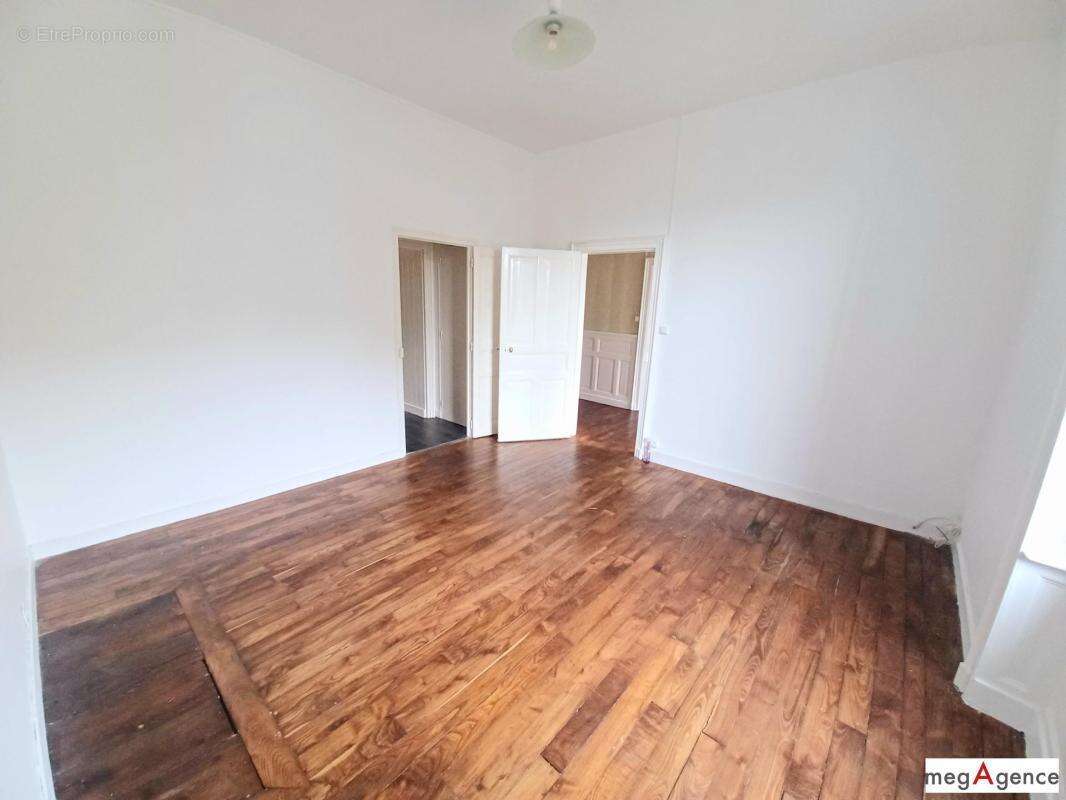 Appartement à FOUGERES
