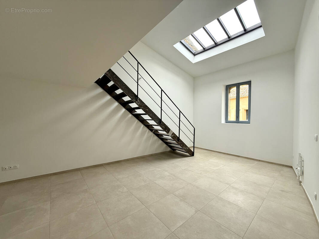 Appartement à SUZE-LA-ROUSSE