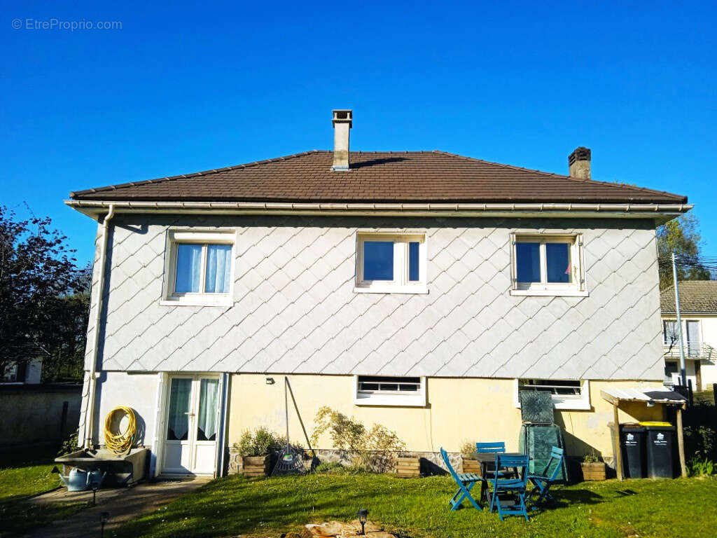 Maison à ARNAC-POMPADOUR