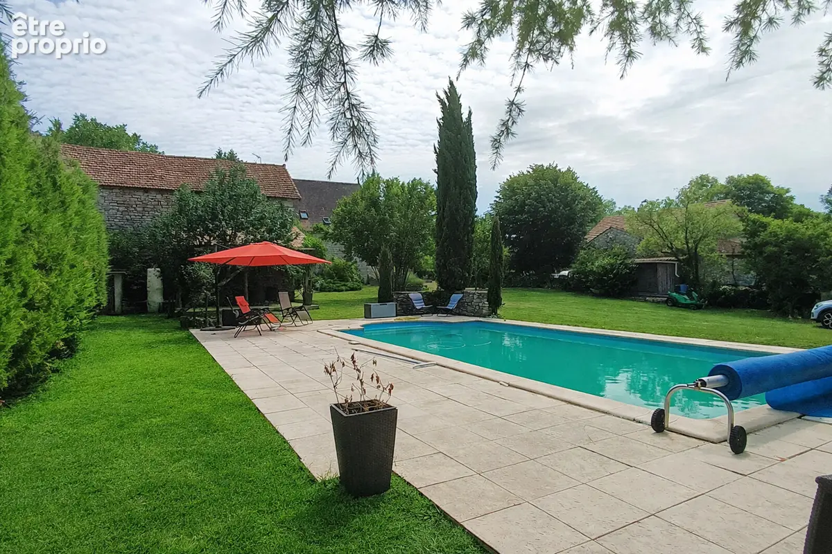 Très belle propriété en pierre avec dépendances et piscine - photo 2