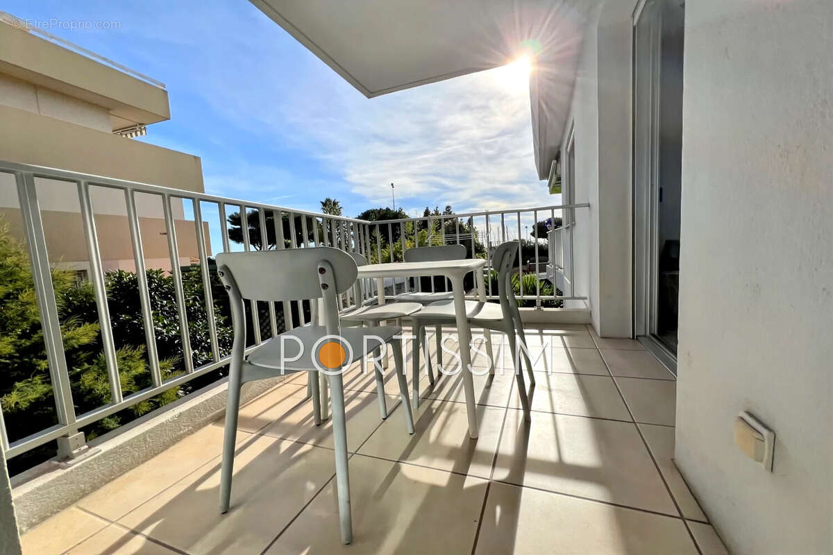 Appartement à SAINT-LAURENT-DU-VAR