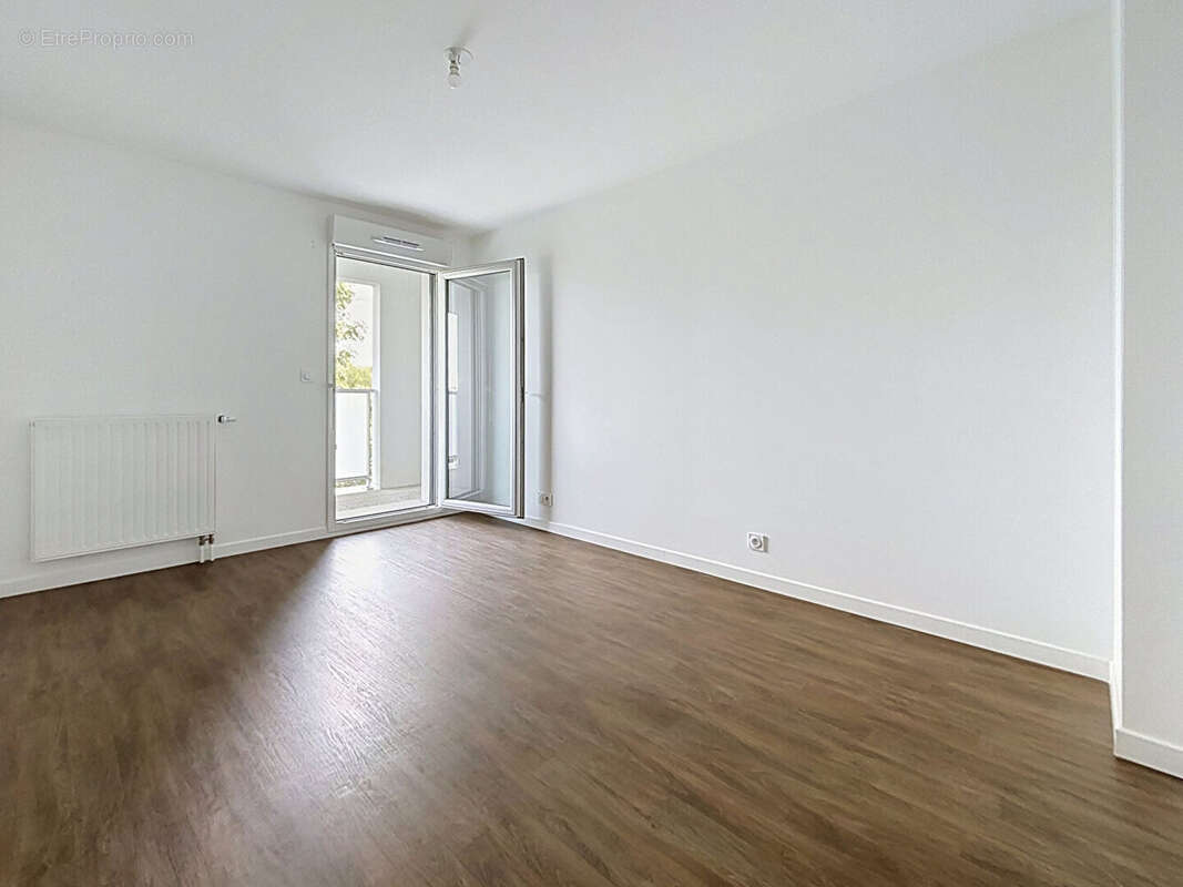 4 pièces récent - terrasse - cave - balcon - parking - à vendre - La Courrouze - photo 10
