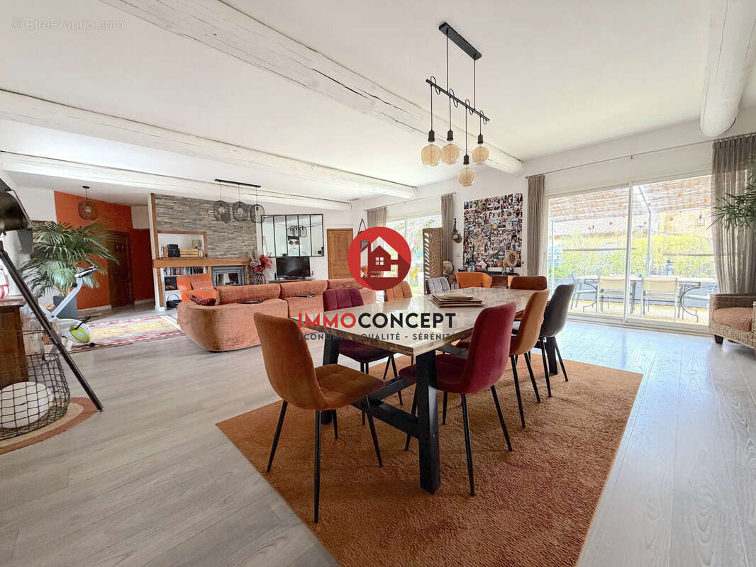 Maison à LAUDUN-L'ARDOISE