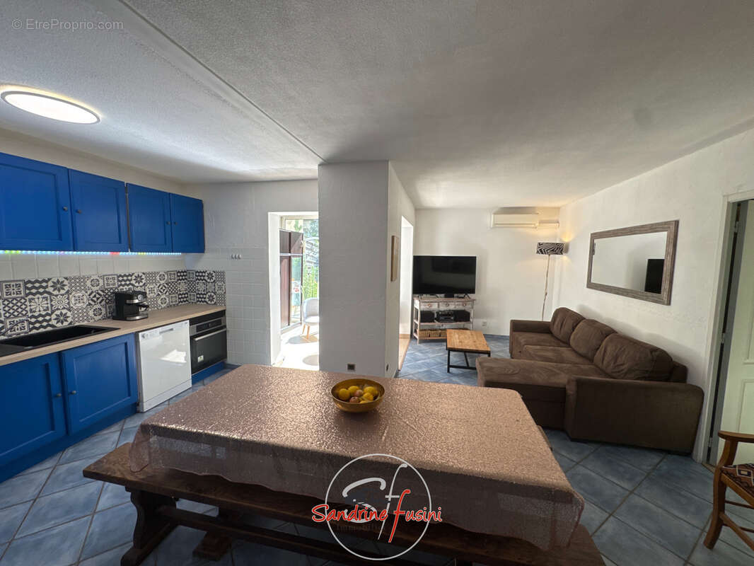 Appartement à CARROS