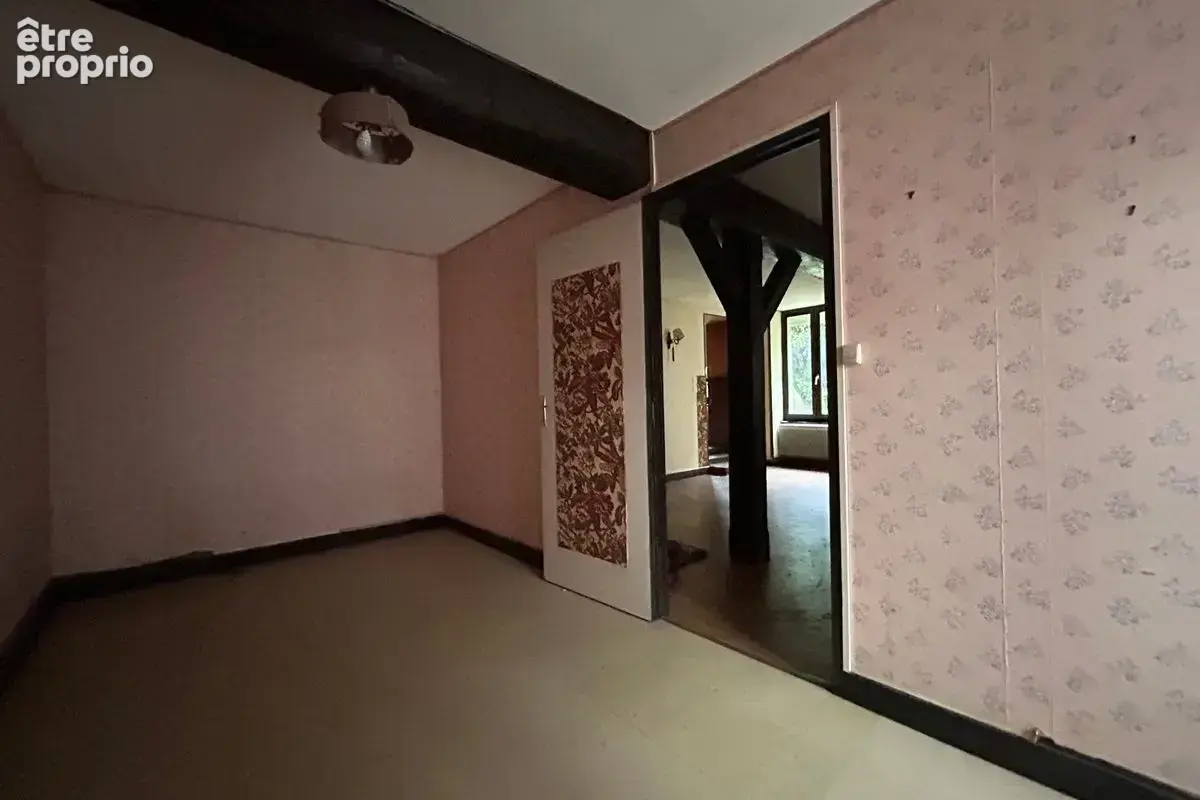 Étais-la-Sauvin - Charmante maison ancienne avec cour, dépendances et beau potentiel ! - photo 10