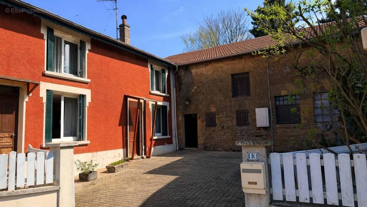 Maison à VILLECLOYE