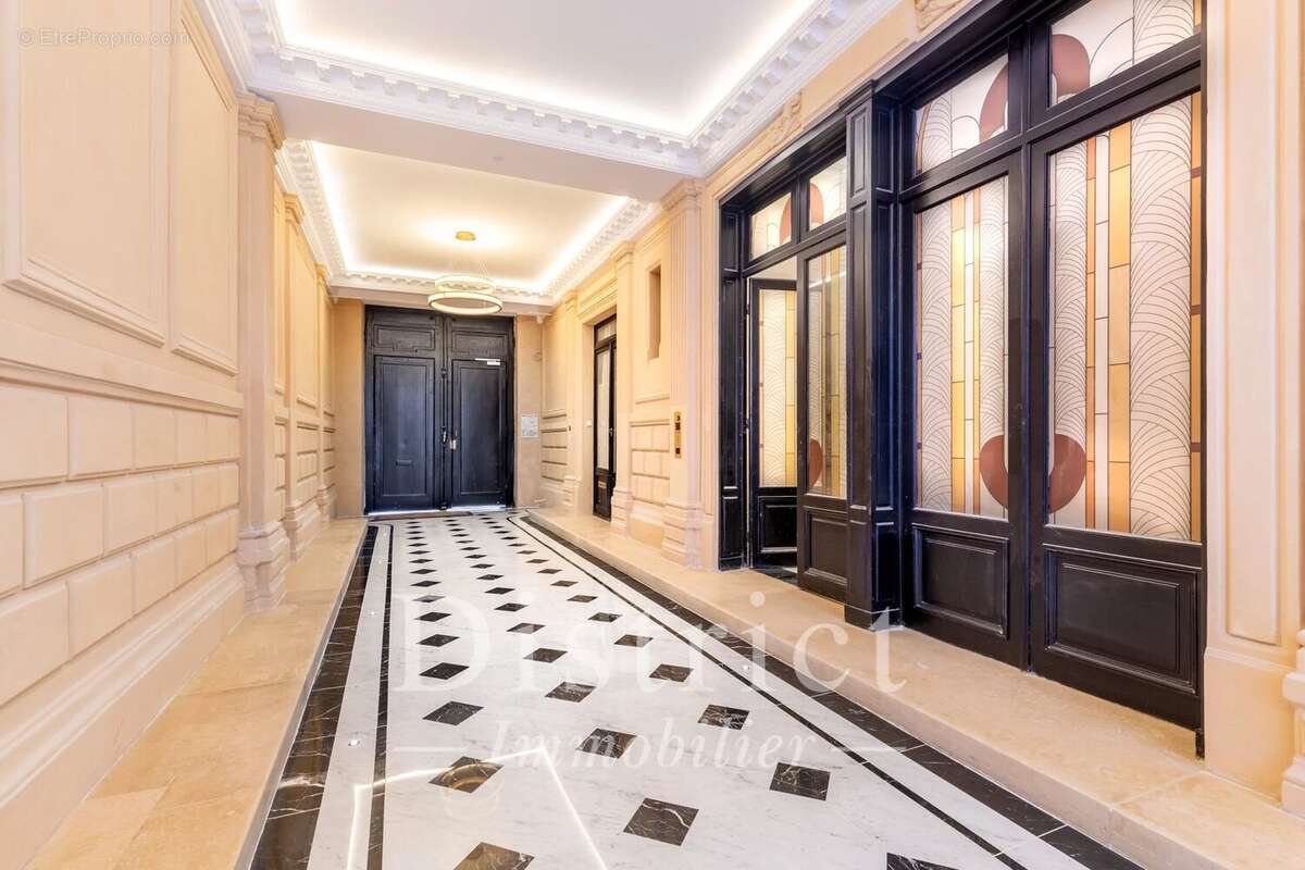 Appartement à PARIS-8E