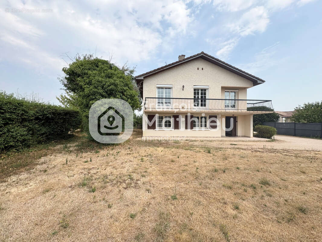 Ambérieux en Dombes : maison sus sous-sol 143m2 hab - 5 pièces + grand garage - 1 304m2 de terrain - photo 2