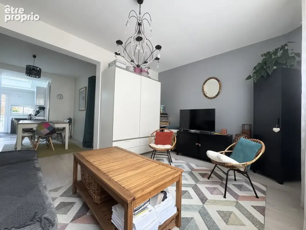 Jolie maison de ville avec 5 chambres, terrasse et stationnement privatif ! - photo 1