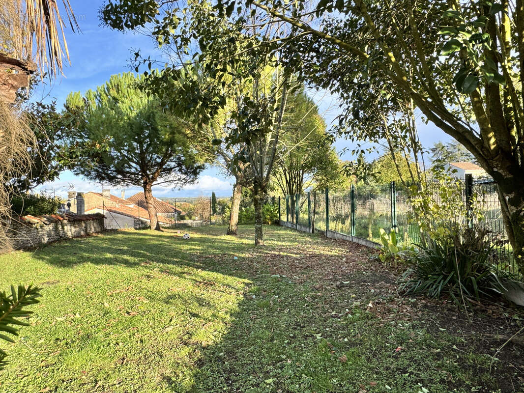 Maison à BARBEZIEUX-SAINT-HILAIRE