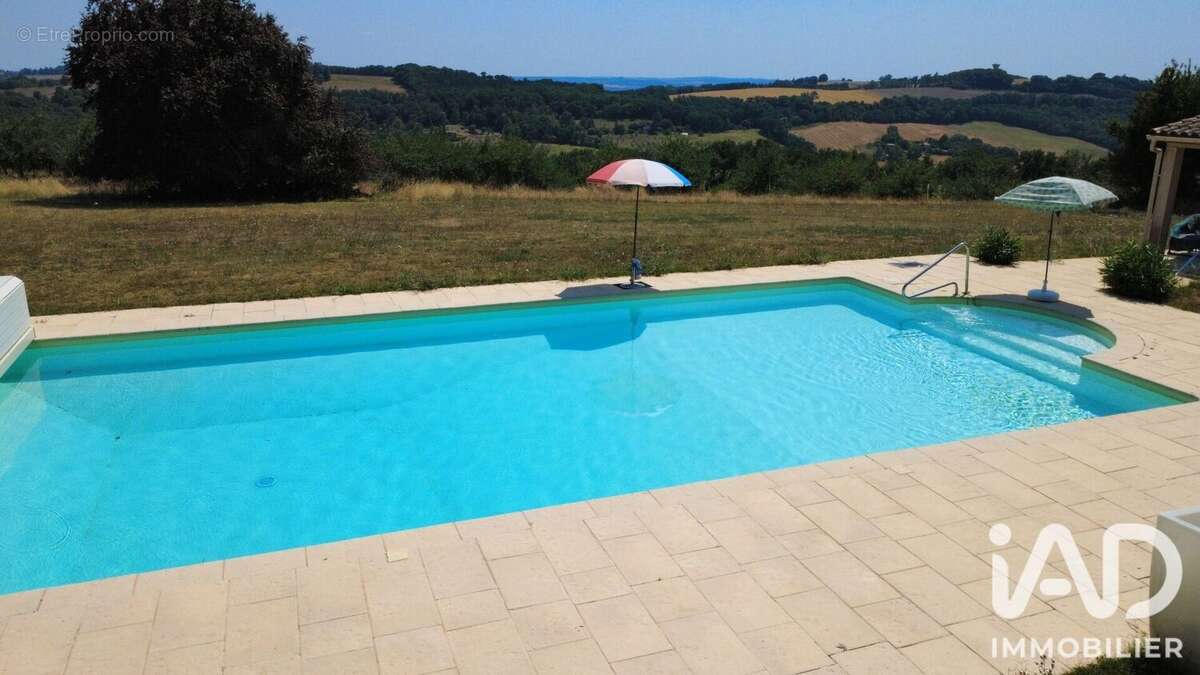 Maison 272 m² à Madaillan  - photo 6