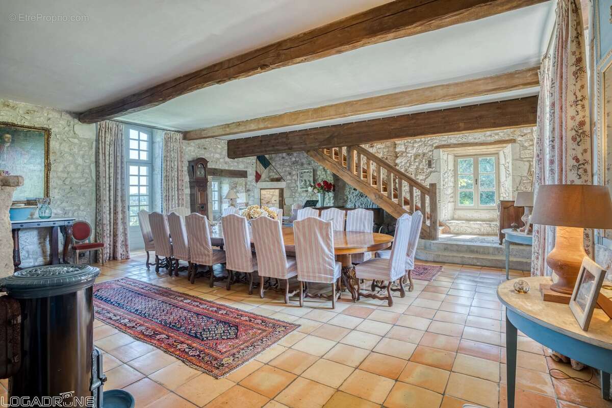 Propriété historique avec piscine, verger et vues sur la campagne - photo 8