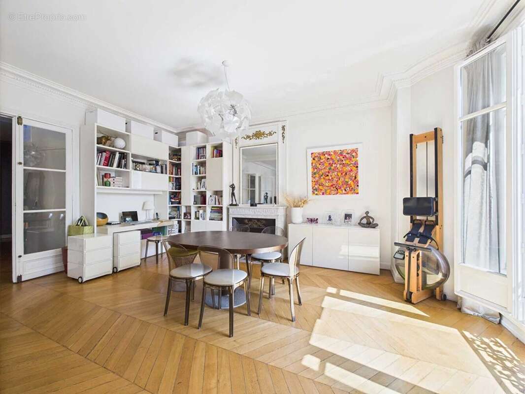 Appartement à PARIS-17E