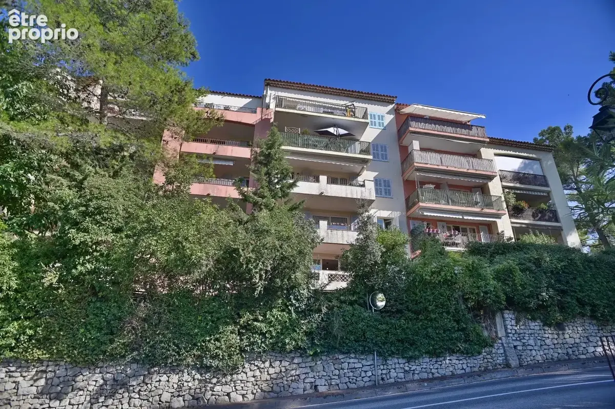 Mougins-le-Haut - 2P avec terrasse, 2 parkings et cave - Place des Arcades - photo 9