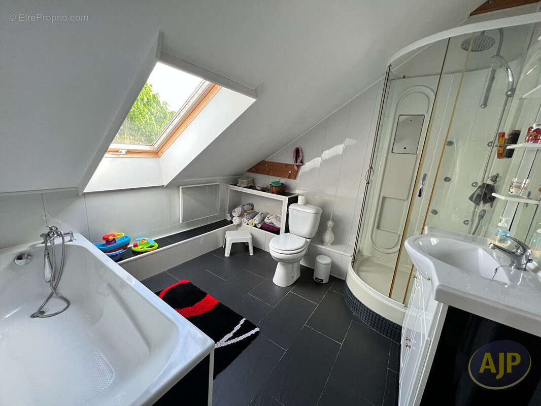 Maison à JOUE-SUR-ERDRE