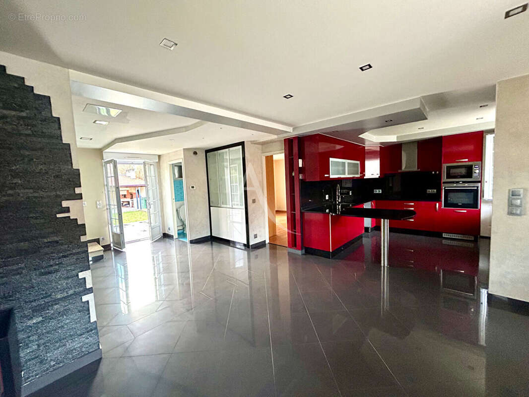 Maison à PARAY-VIEILLE-POSTE