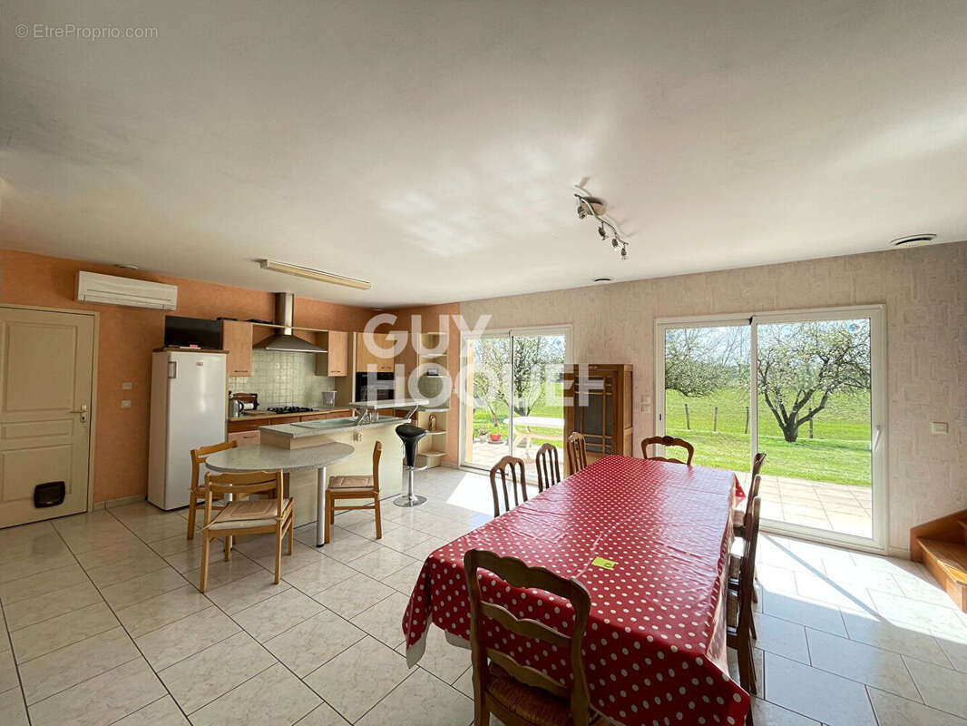 Maison à MOULINS-SUR-YEVRE