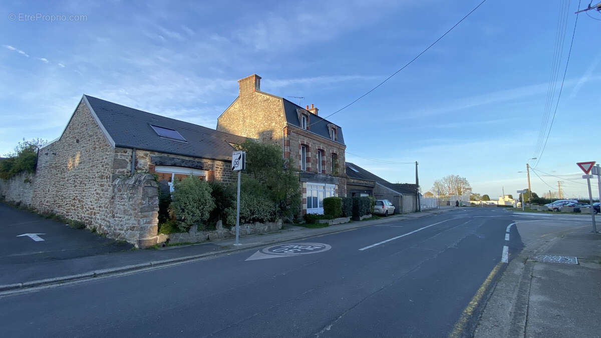 Maison à SAINT-PIERRE-EGLISE