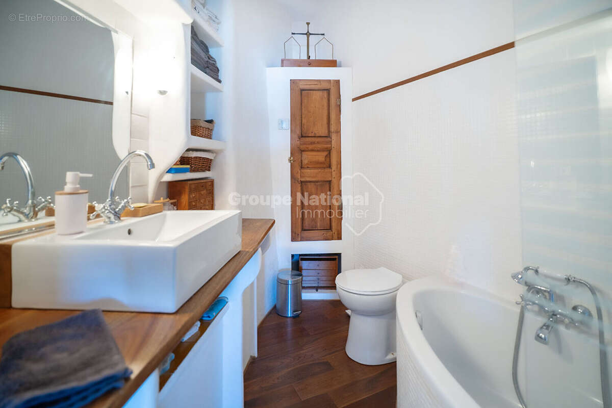 Maison à SAINT-CHAMAS