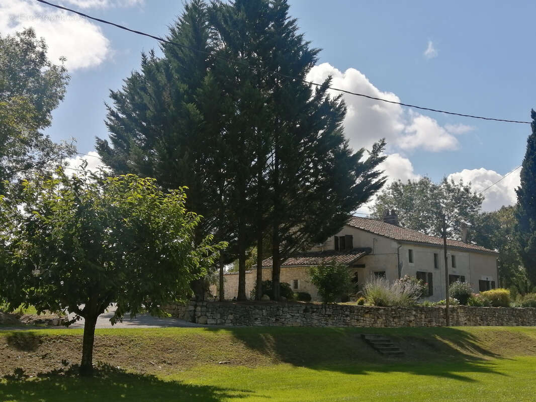 Maison à FRAUSSEILLES