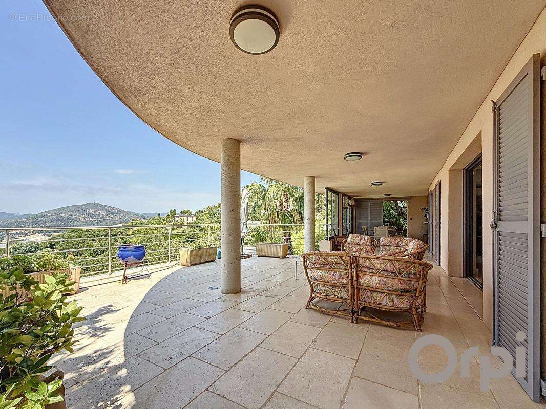 Maison à LES ISSAMBRES