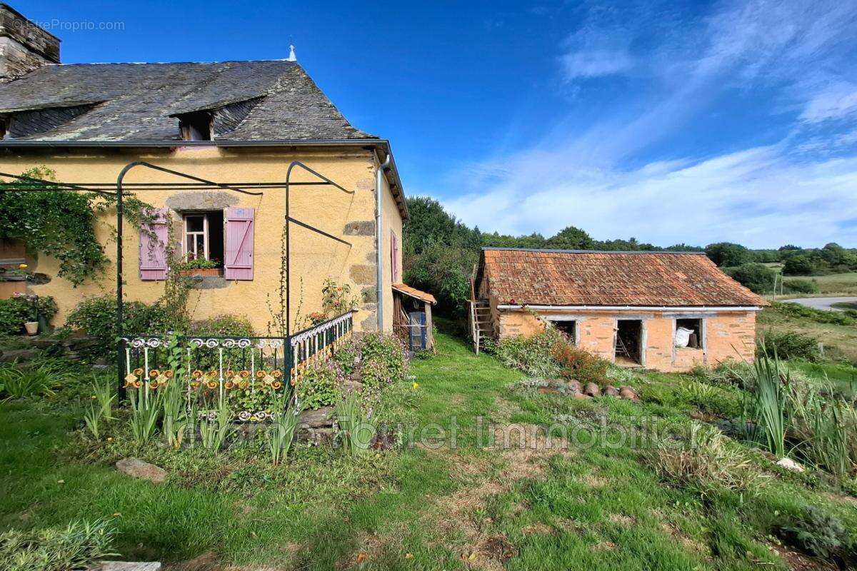 Maison à LAVAL-SUR-LUZEGE